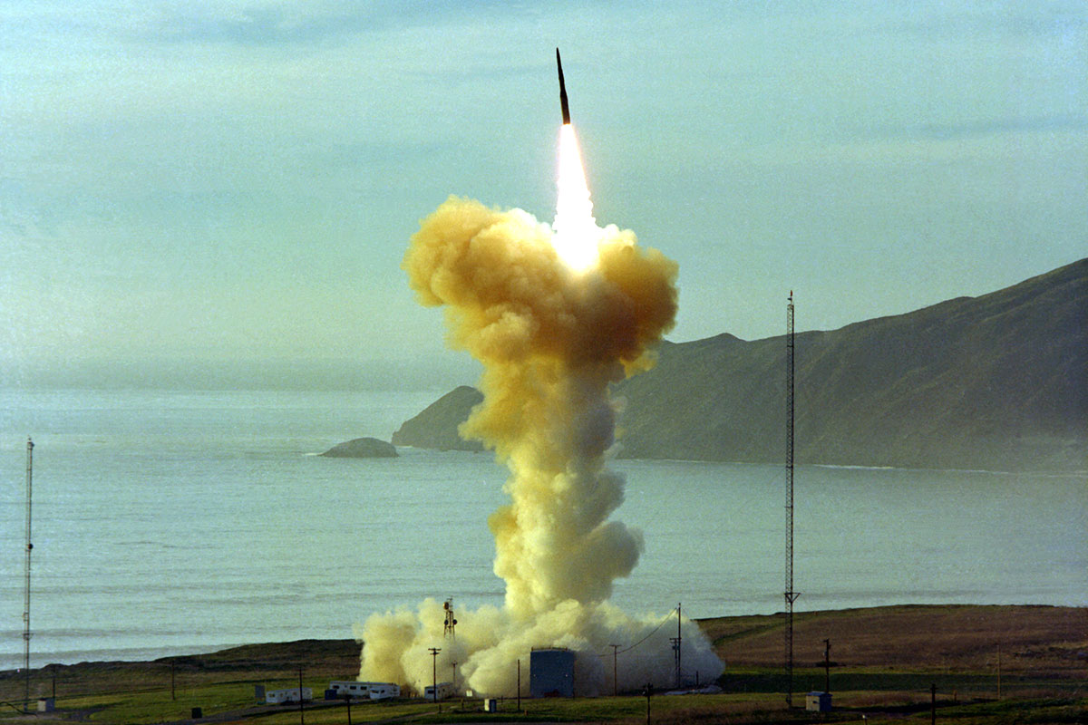 Ядерная ракета америки. Ракета США Minuteman III. Межконтинентальной баллистической ракеты Минитмен 3. МБР LGM-30g «Minuteman III». LGM-30 «Минитмен».