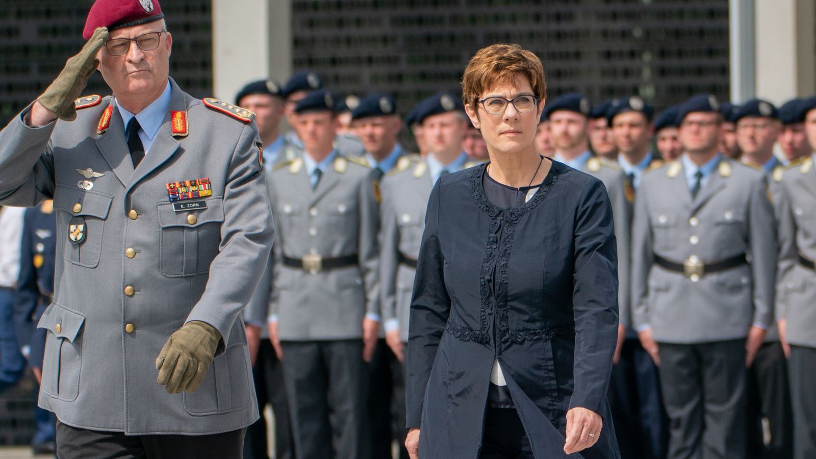 министр обороны германии сейчас