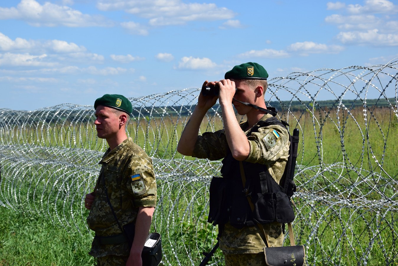 Угрозы государственной границы. Пограничники Украины. Пограничник на границе. Государственная граница Украины. Украинские пограничники.